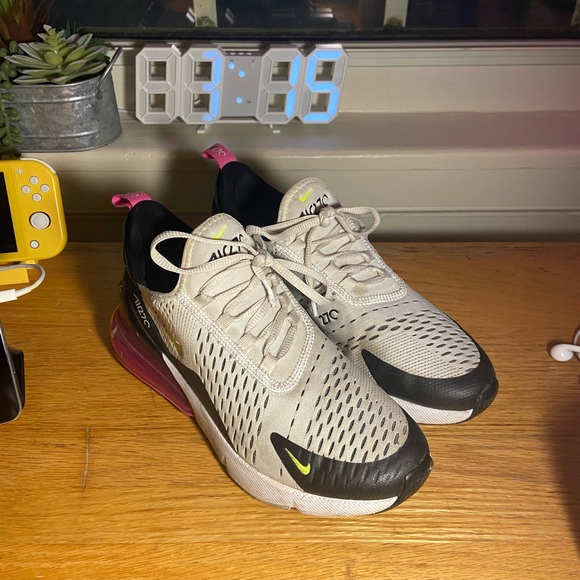 Nike Shoes - Nike Air Max 270
